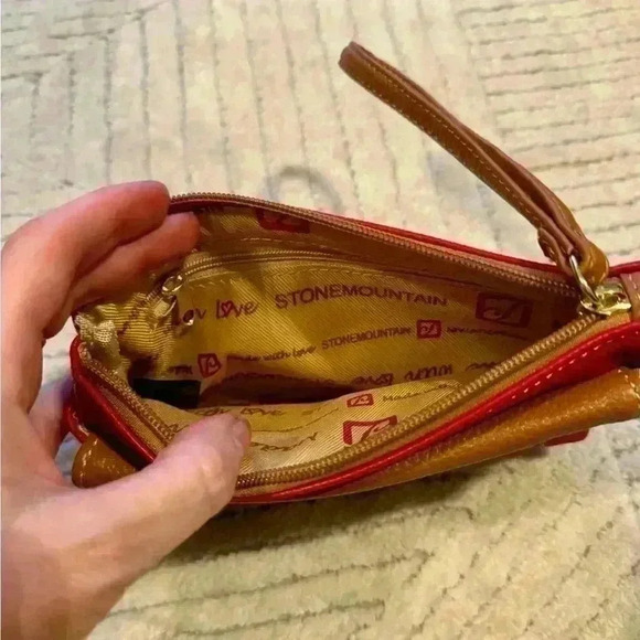 Stone Mountain small red leather wristlet - Picture 5 of 6
